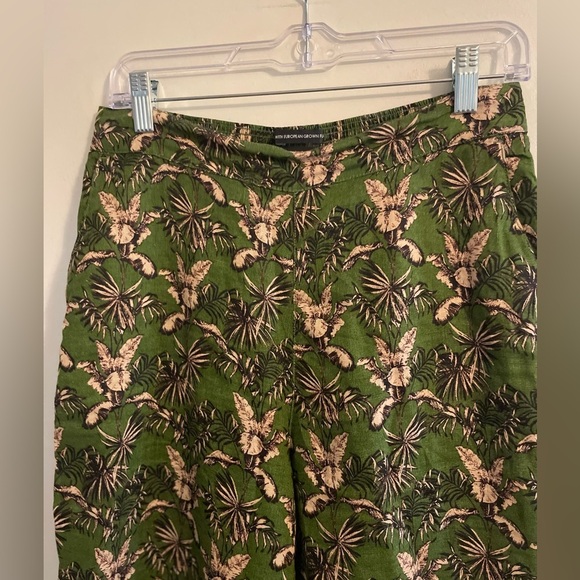 Tahari 100% Linen Green Tan Tropical Floral Wide Leg Pants Size Medium - Picture 3 of 9